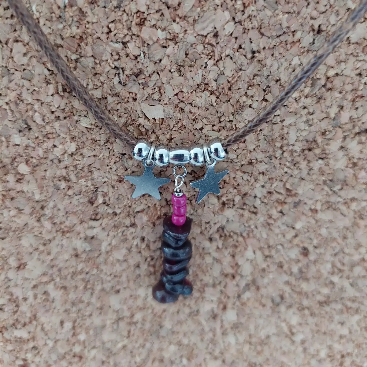 Collier cordon étoile grenat