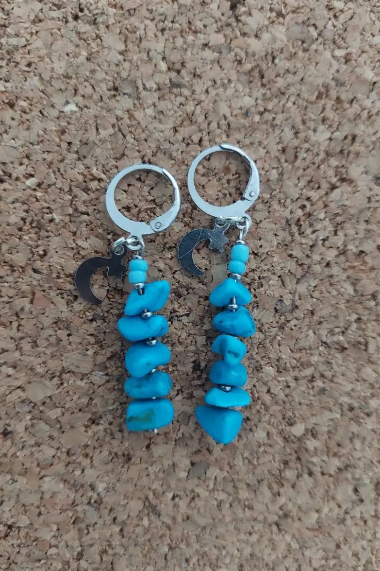 Boucle d'oreille longue Howlite bleu