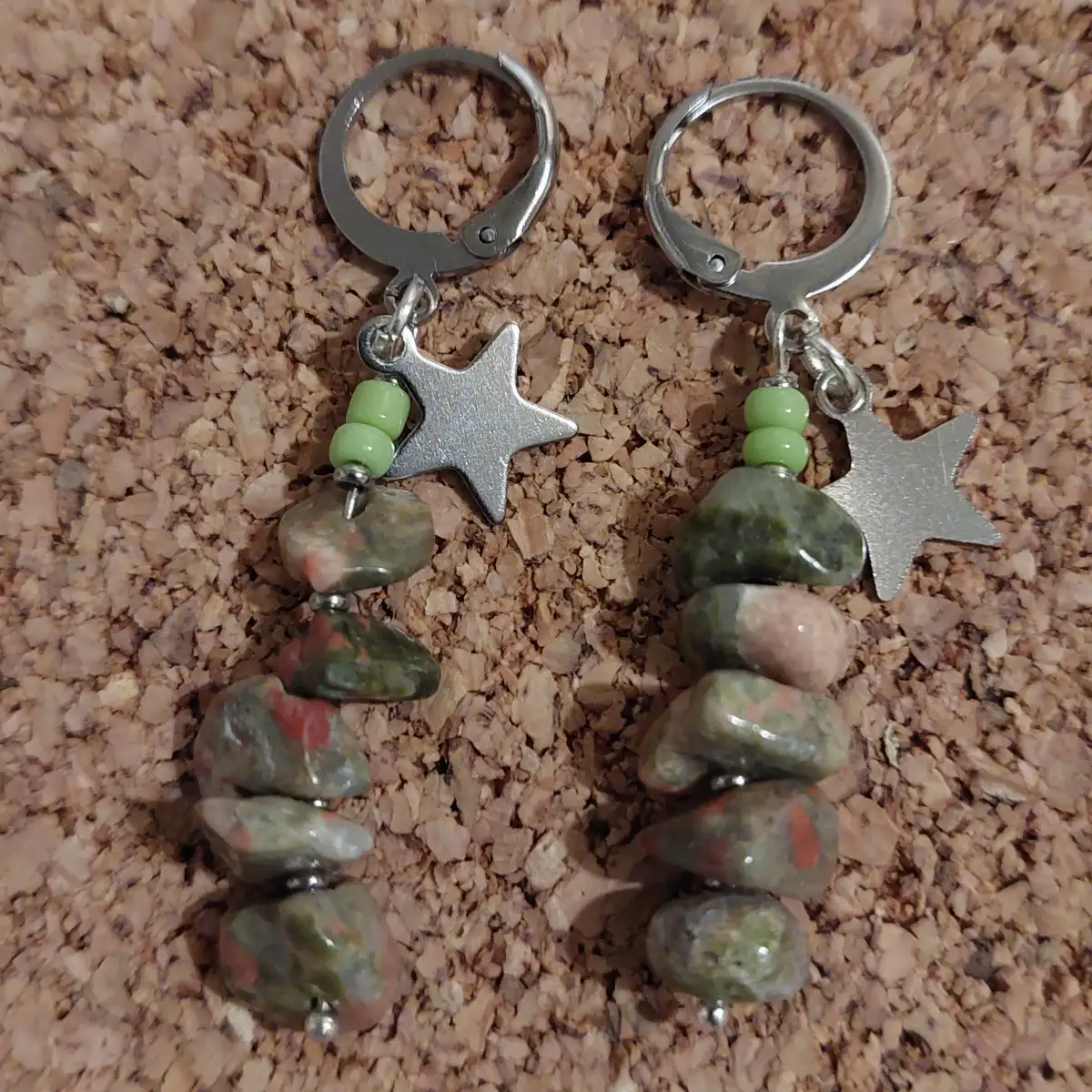 Boucle d'oreille longue Unakite