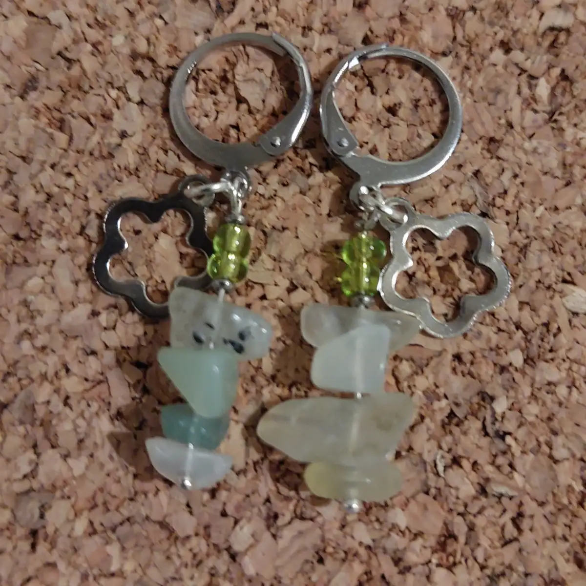 Boucle d'oreille longue Prehnite