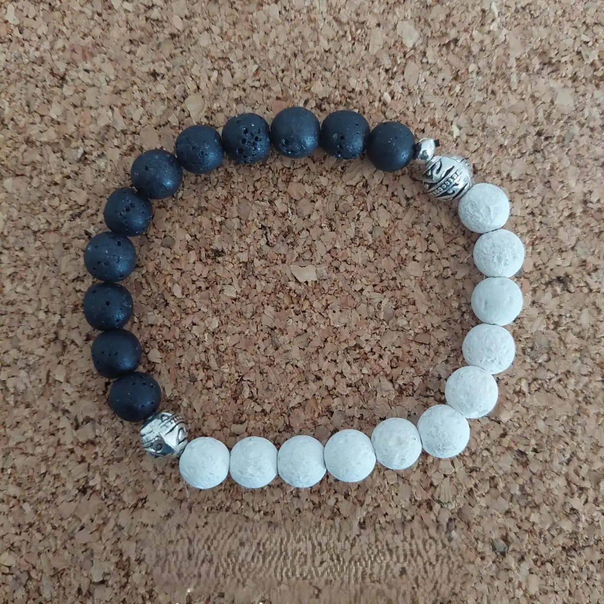 Homme bracelet pierre de lave noire et blanche, perle tibétain