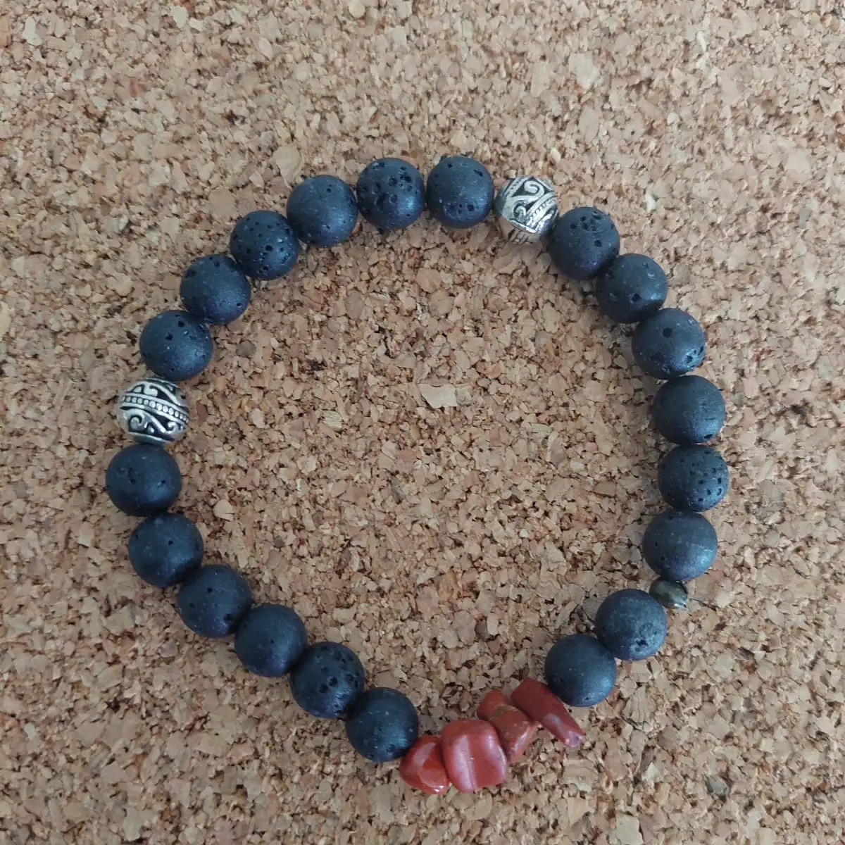 Homme bracelet de lave et pierre de jaspe rouge, perle tibétain