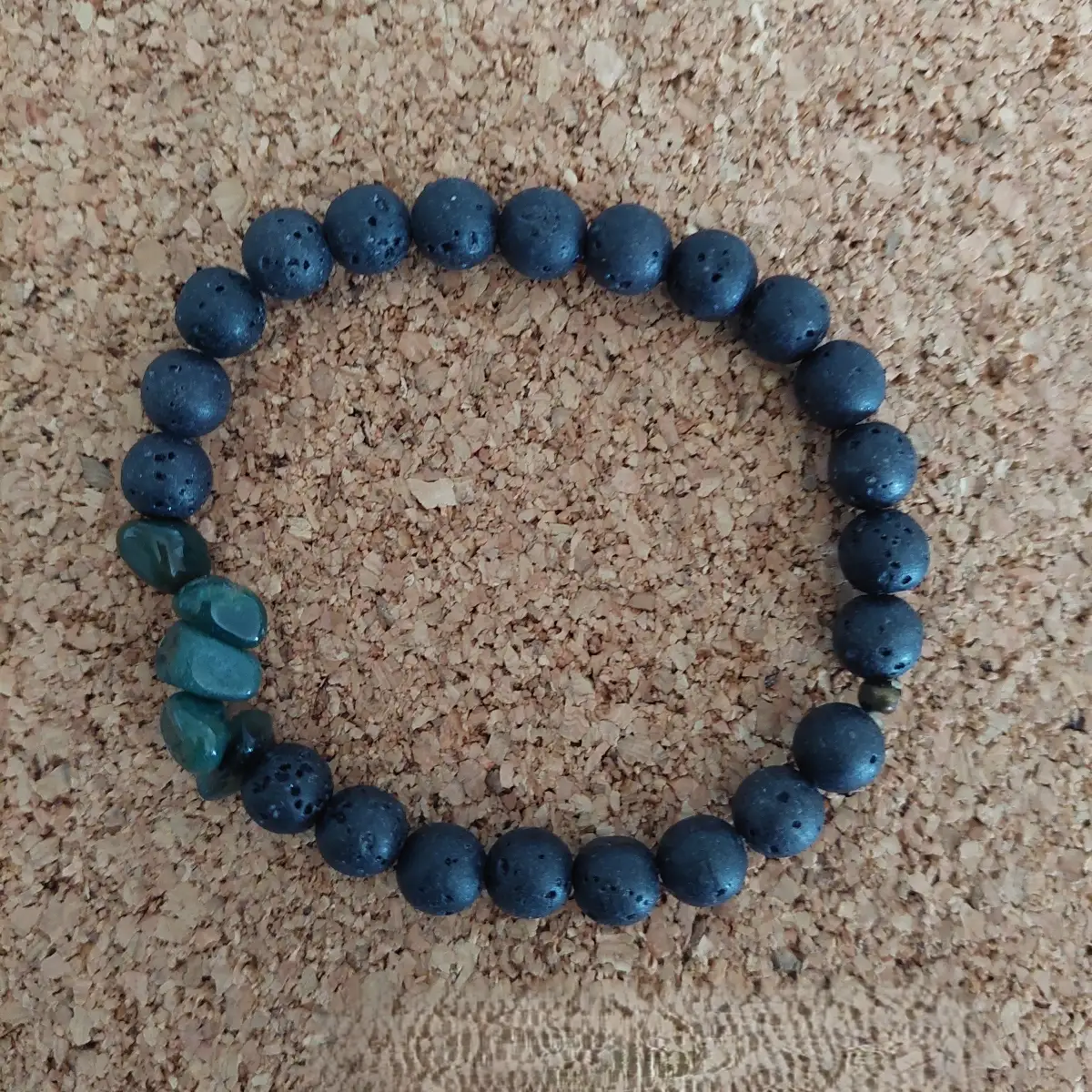 Homme bracelet de lave noire et pierre Agathe mousse