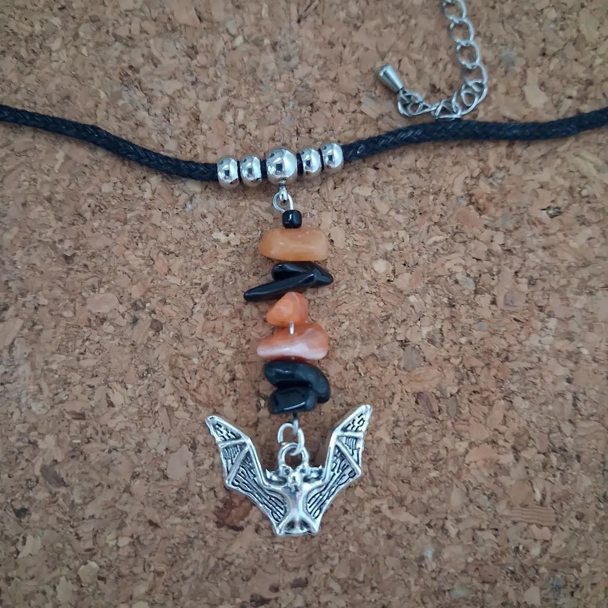 collier cordon chauve souris