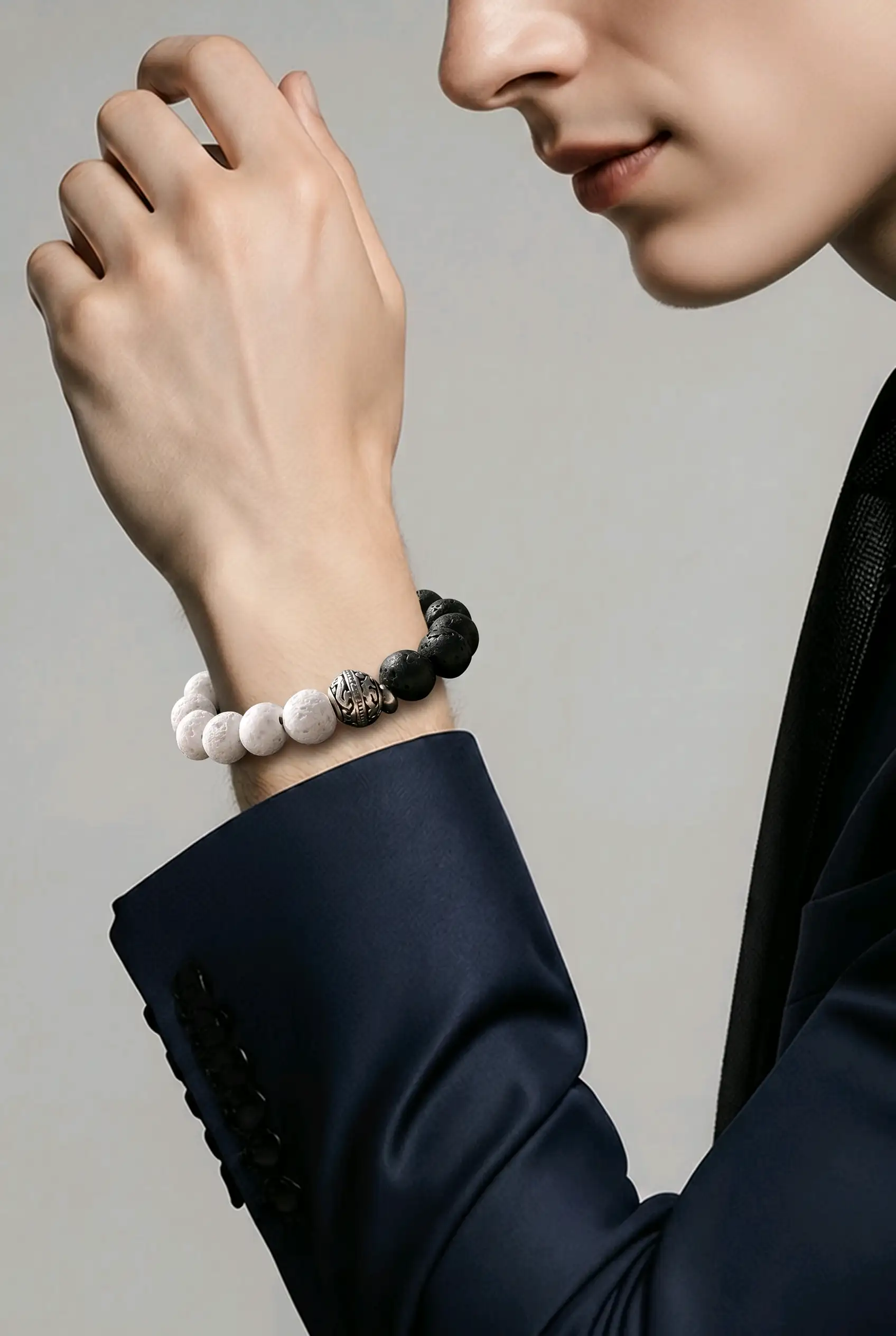 Homme bracelet pierre de lave noire et blanche, perle tibétain