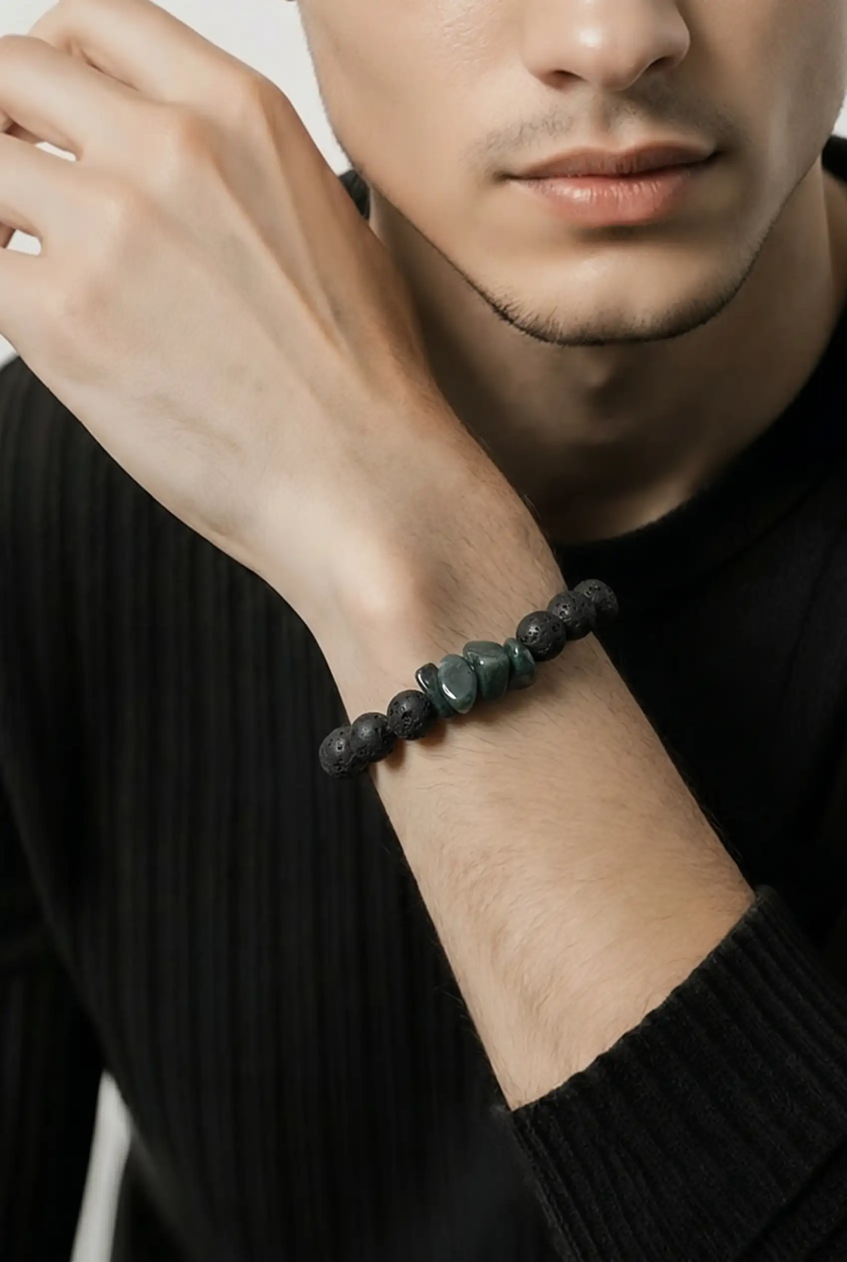 Homme bracelet de lave noire et pierre Agathe mousse